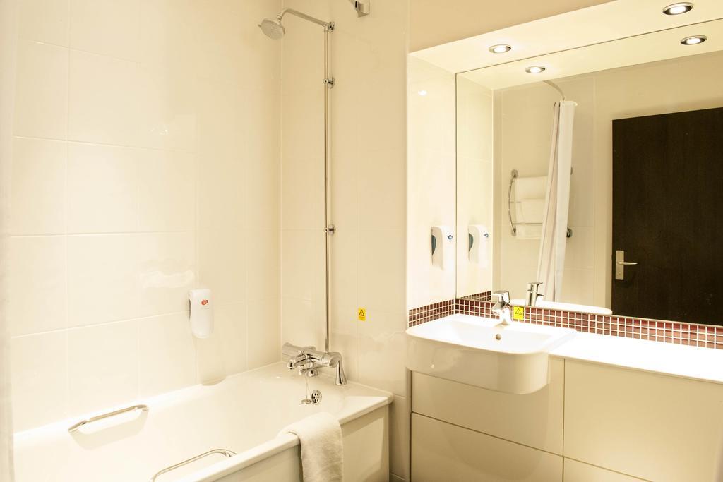 Premier Inn Данфермлин Экстерьер фото