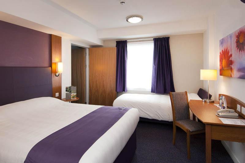 Premier Inn Данфермлин Экстерьер фото